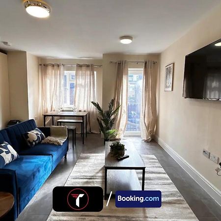 Stylish 2 Bedroom Flat By Tara Stays Short Lets & Serviced Accommodation Watford With Free Parking & Nearby Warner Studios Zewnętrze zdjęcie