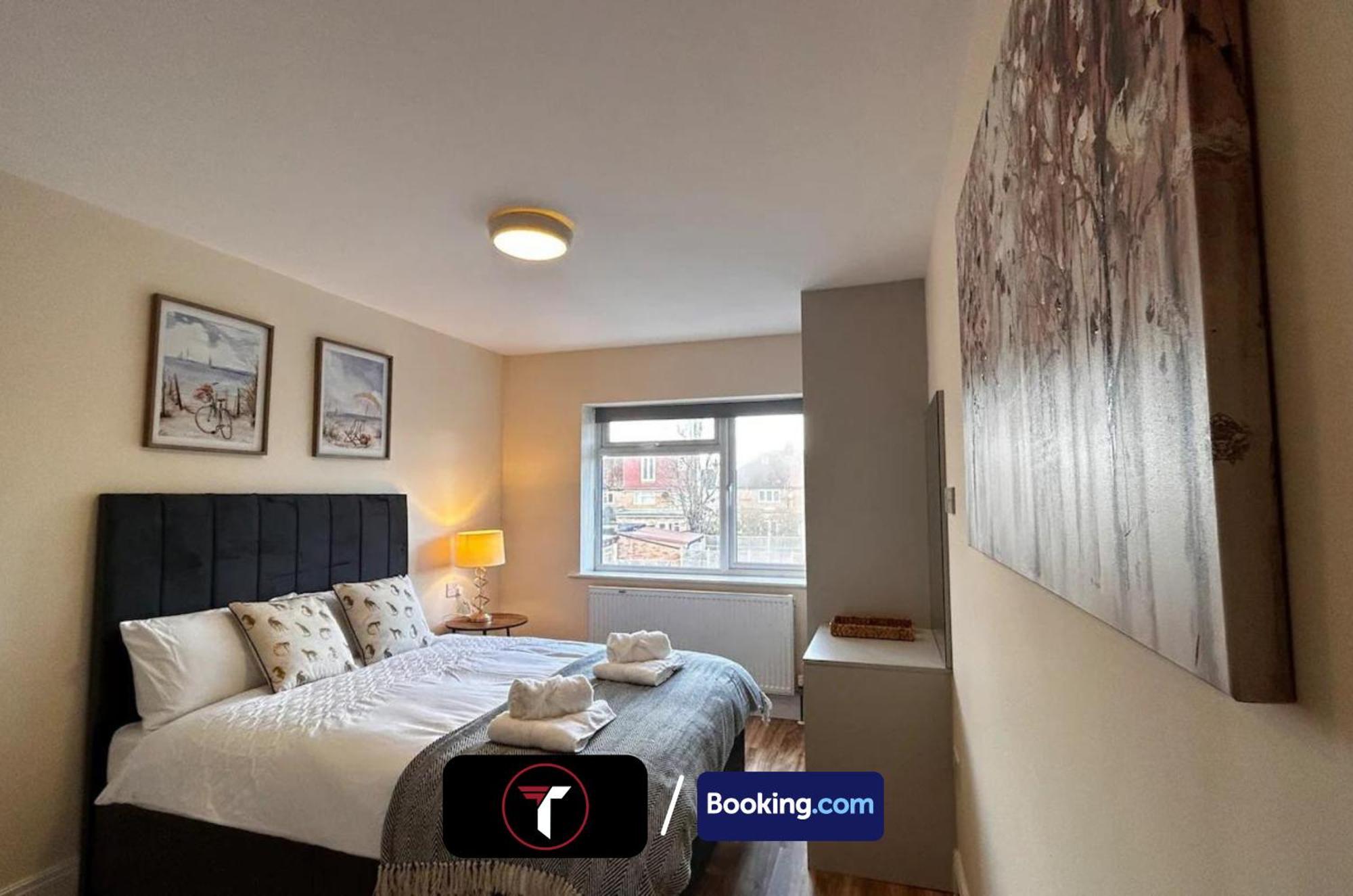 Stylish 2 Bedroom Flat By Tara Stays Short Lets & Serviced Accommodation Watford With Free Parking & Nearby Warner Studios Zewnętrze zdjęcie