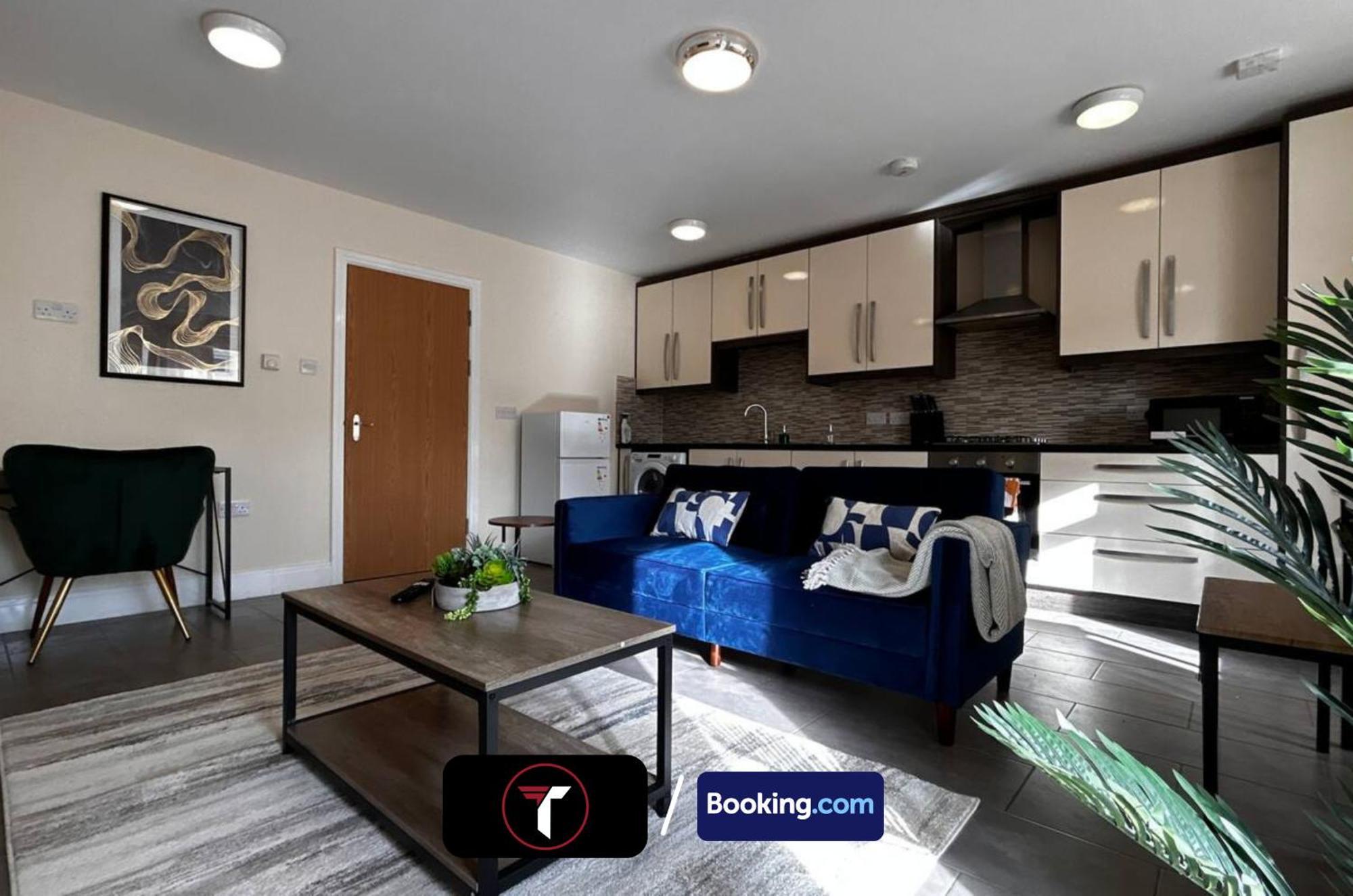 Stylish 2 Bedroom Flat By Tara Stays Short Lets & Serviced Accommodation Watford With Free Parking & Nearby Warner Studios Zewnętrze zdjęcie